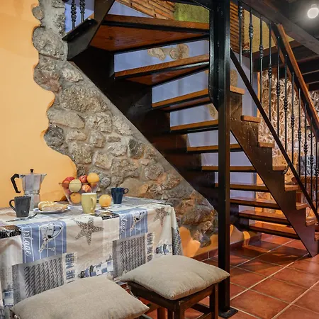 El Llosin منزل ريفي